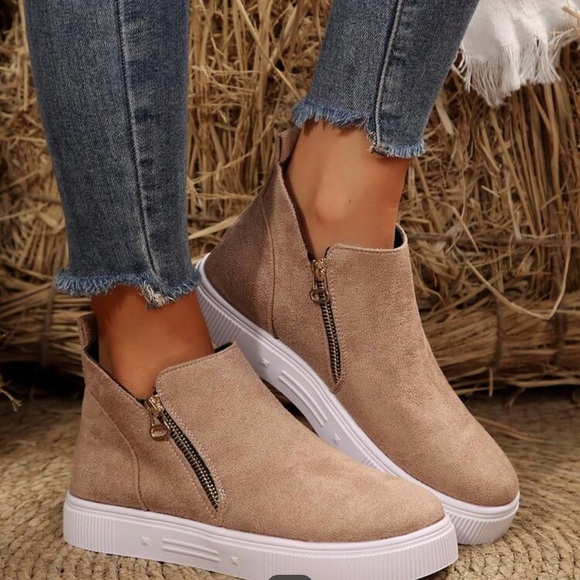 Shoes - Women’s ankle boots. Beige, size 8. Never worn